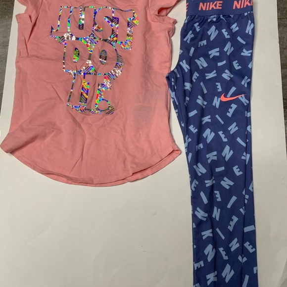Girls Nike two piece set - Picture 2 of 3